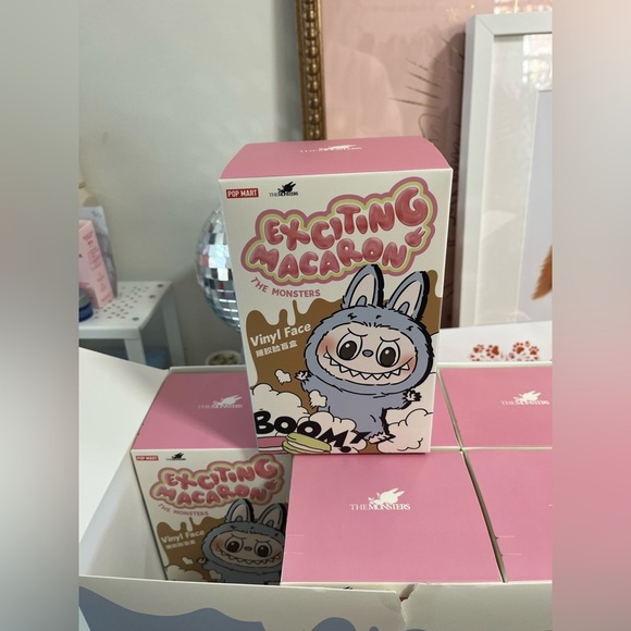 Labubu The Monsters - Exciting Macaron Vinyl
Face - SOYMILK - Picture 2 of 5